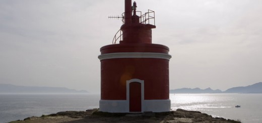 Foto del Faro Punta Robaleira en Cangas