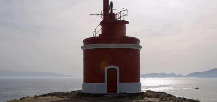 Foto del Faro Punta Robaleira en Cangas