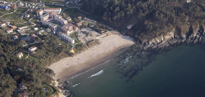 Foto de Playa Ber en Pontedeume
