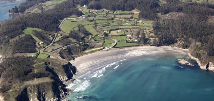 Foto de Playa Fornos en Cariño
