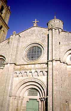 Foto de Colegiata de Santa María a Real en Xunqueira de Ambía
