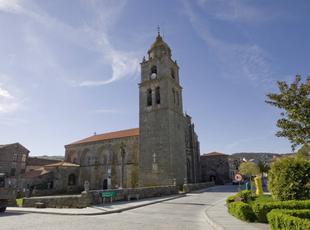 Foto de Colegiata de Santa María de Xunqueira de Ambía en Xunqueira de Ambía
