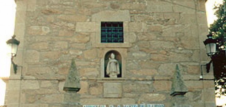 Foto de Iglesia de San Martiño de Oleiros en Ribeira