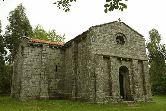 Foto de Iglesia de San Miguel de Breamo en Pontedeume