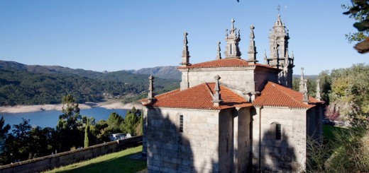 Foto de Iglesia de San Salvador de Manín en Lobios