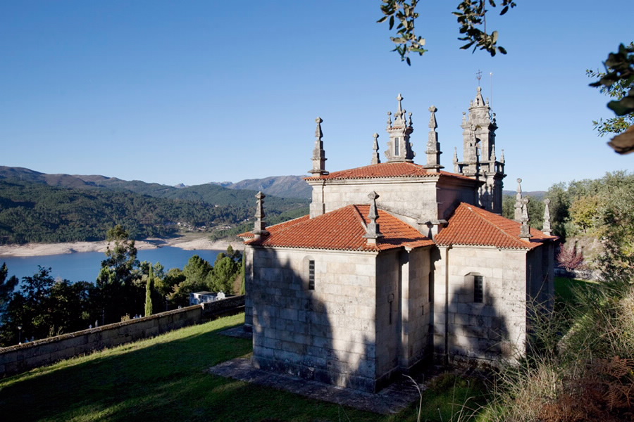 Foto de Iglesia de San Salvador de Manín en Lobios