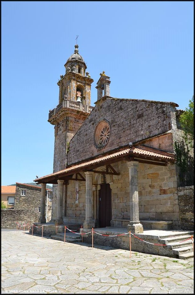 Fotode la Antigua Colegiata de Santa Maria en Muros